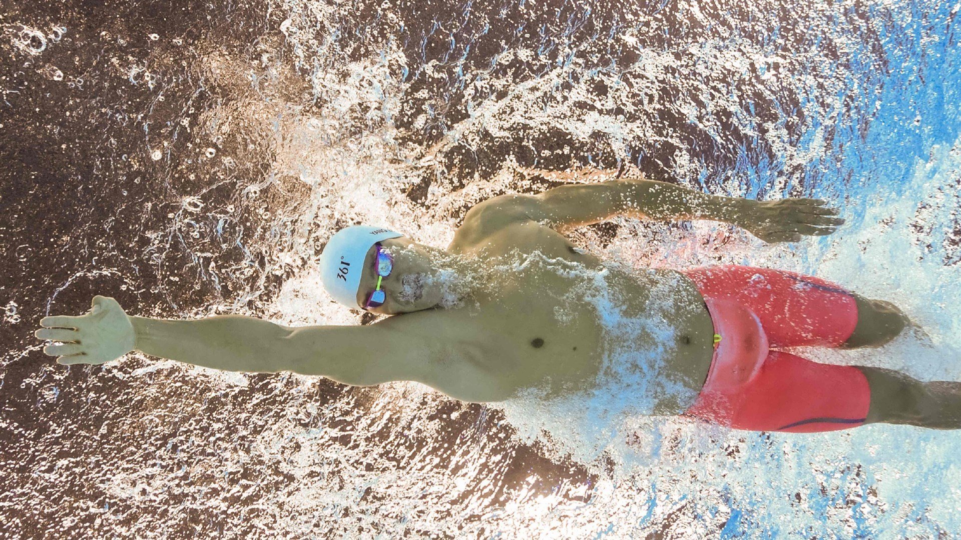 排球赛场焦点！俄罗斯队对阵美国队，压哨绝杀，引爆全场观众欢呼