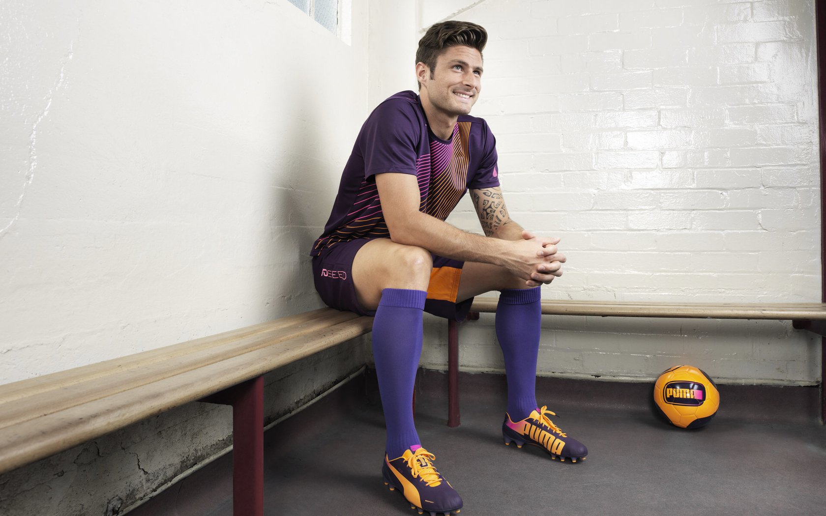 足球赛场焦点！西班牙队对阵克罗地亚队，防守反击奏效，球队笑到最后