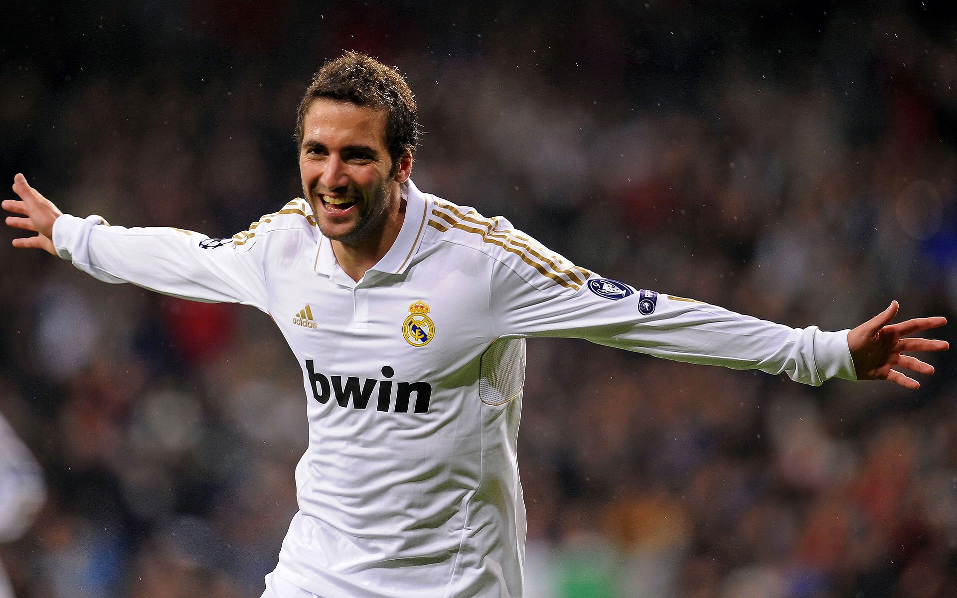 田径赛场焦点！西班牙队对阵日本队，压哨绝杀，引爆全场观众欢呼